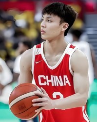 bob半岛体育-晚上10点！中国男篮最新大名单出炉：徐杰和庞峥麟入选，周琦无缘